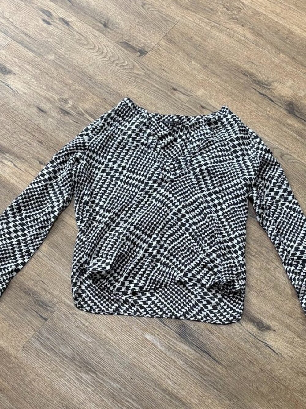 Victoria's Secret Silk Houndstooth Plaid Long Sleeve Top Blouse Black White M